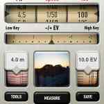 light meter app interface with settings and measurements digital production Screenshot der myLightMeter Pro App mit Bedienelementen zur Lichtmessung, einschließlich f-Numbers, Belichtungszeit, ISO, und einem Bild des Aufnahmeszenarios.