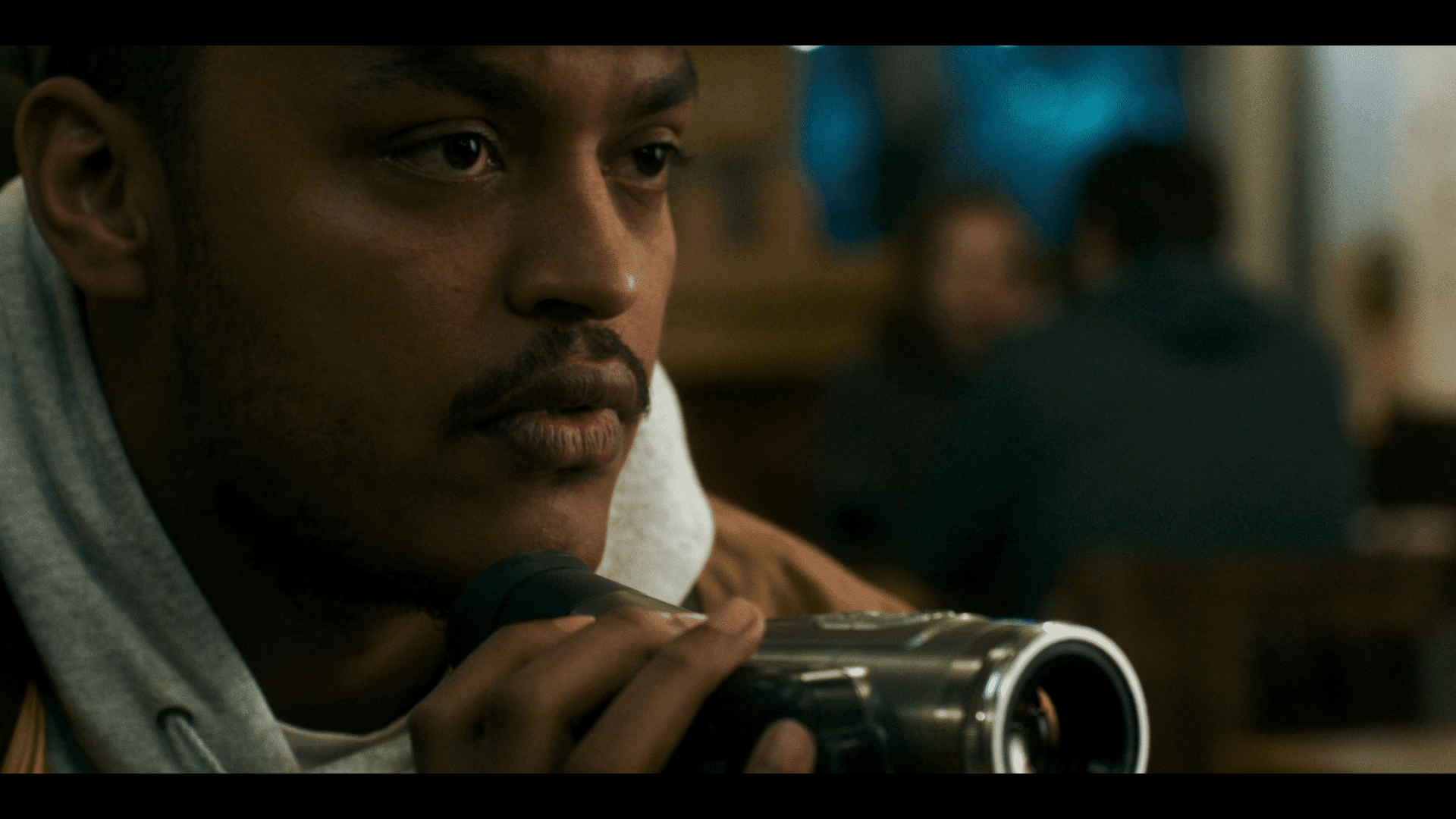 04lookdevanxietydpmaxhock2024forprint digital production Konfektioniertes Lookdevelopment: Der Look ist leicht „gepusht“, „Rough“, „Dense“ mit intensiven Tönen in „Anxiety“: ein herbstliches Schattenspiel über Pädophilie, Kinderpornographie und Selbstjustiz. DoP Max Hock, Colorist Louise „Lou“ Temmesfeld, 2023.“