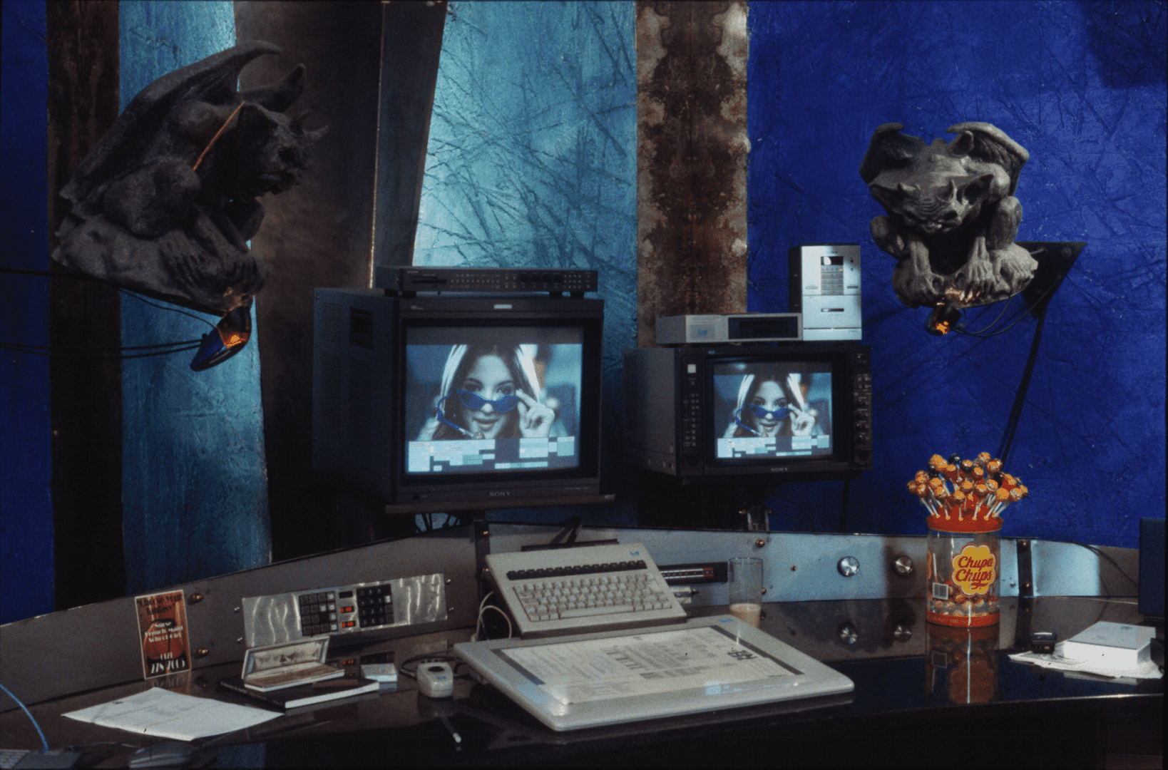 image24k digital production Zwischen zwei Goblins wird der nächste Chupa-Chups-Commercial bearbeitet.