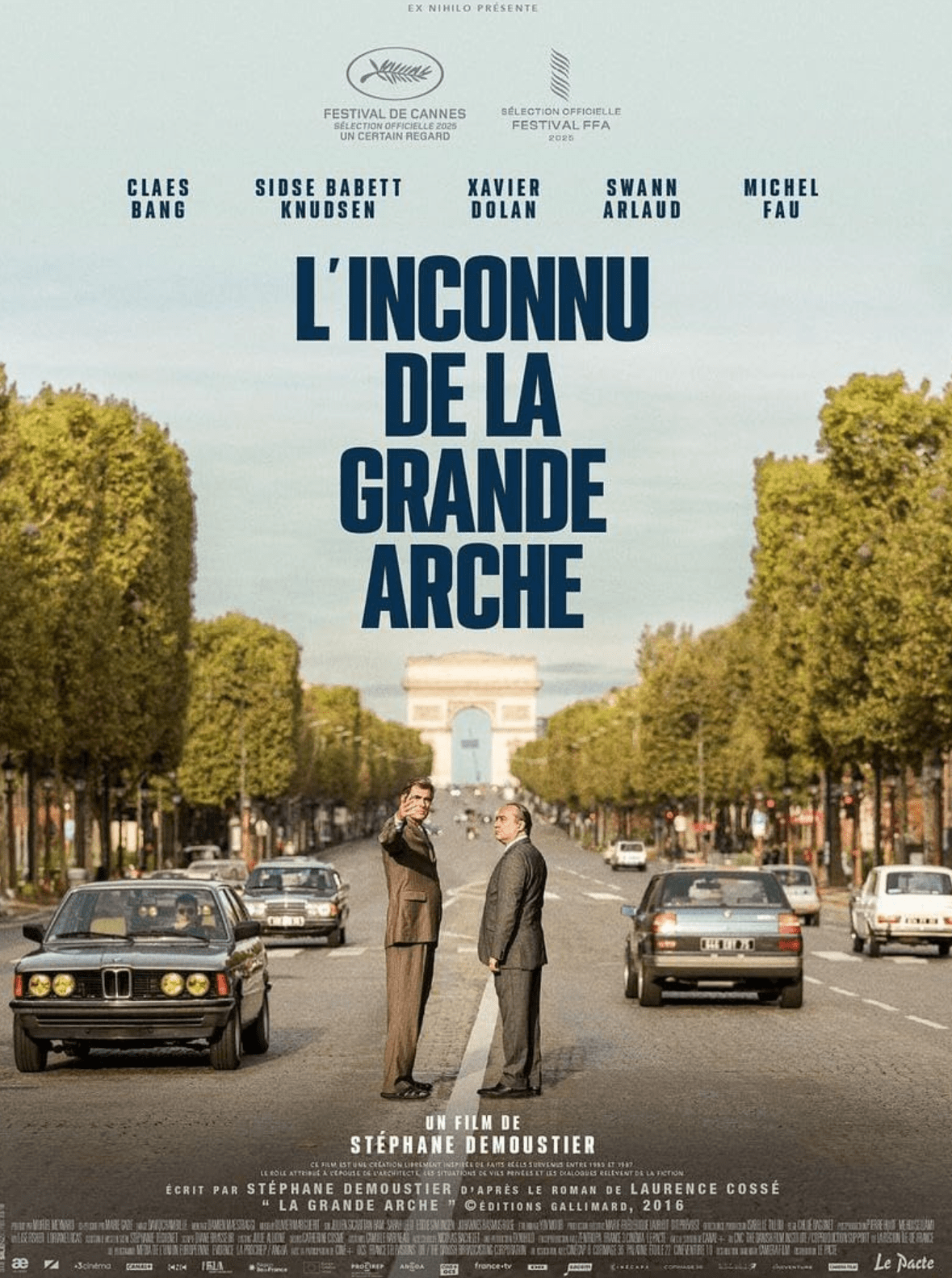 a movie poster for linconnu de la grande arche featuring two men in suits standing on a treelined street with vintage cars leading up to the grande arche in the background the film details are displayed at the bottom digital production A movie poster for "L’inconnu de la grande arche" featuring two men in suits standing on a tree-lined street with vintage cars, leading up to the Grande Arche in the background. The film details are displayed at the bottom.